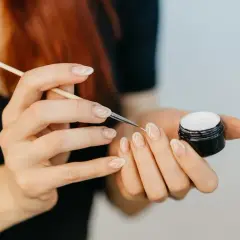 Jak zrobić manicure żelowy krok po kroku bez błędów i stresu