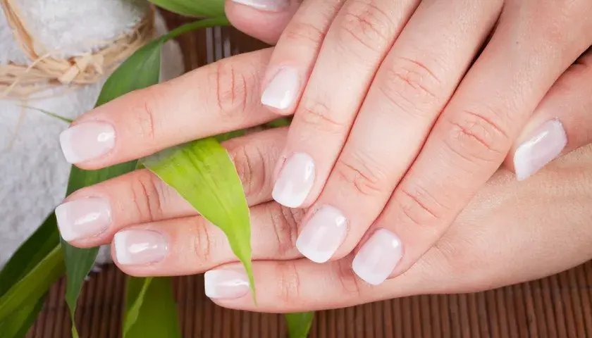Czy hybryda na manicure japoński szkodzi paznokciom? Wszystko, co musisz wiedzieć