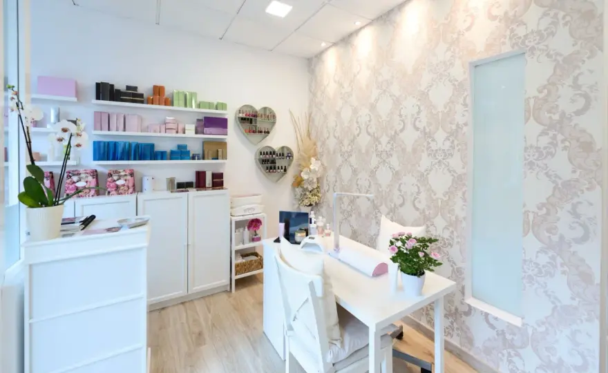 Jak założyć salon manicure: uniknij błędów i zacznij z sukcesem