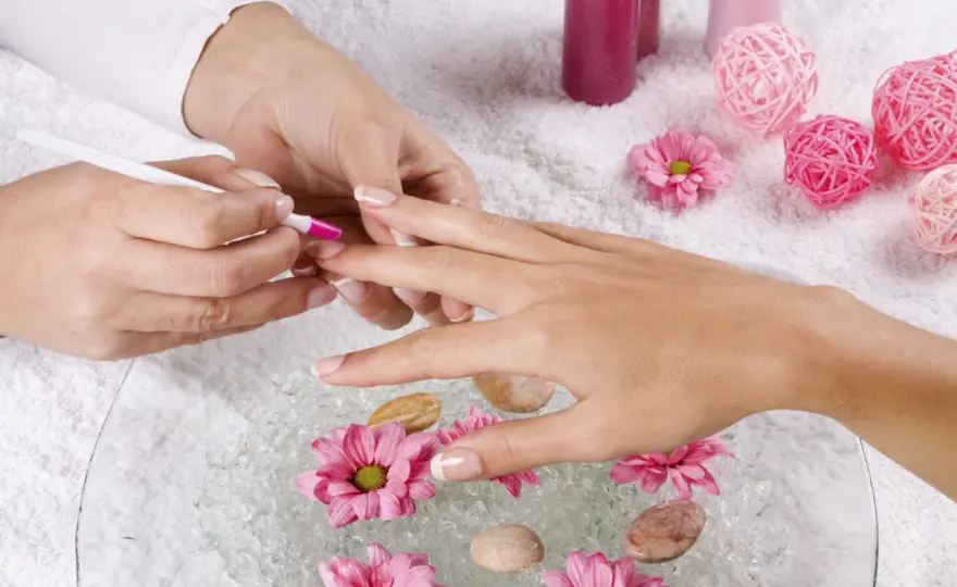 Manicure spa co to jest i dlaczego warto spróbować tego zabiegu